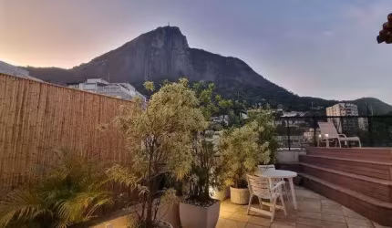 Vendo ótima Cobertura com 4 quartos na  Lagoa com 350 m2
