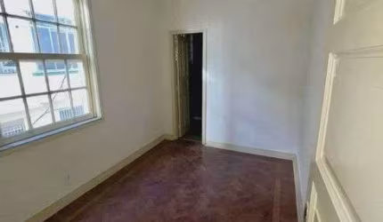 Vendo Prédio  1 loja e mais 2 aptos em  Copacabana