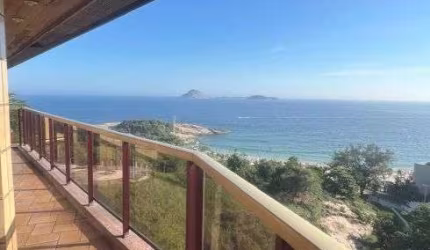 Vendo ou Alugo Cobertura triplex vista deslumbrante  3 quartos 4 suítes Arpoador