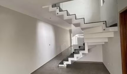 Sobrado em Jardim Vila Galvão com 3 suítes e 4 vagas  -  Guarulhos