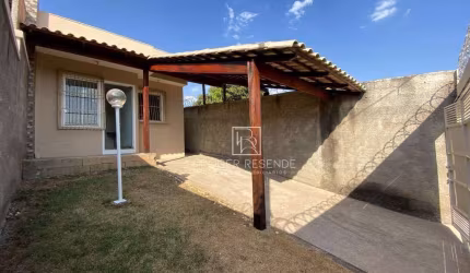 Casa com 3 dormitórios à venda, 64 m² por R$ 310.000,00 - Progresso - Igarapé/MG