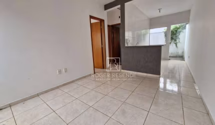 Casa com 2 dormitórios à venda, 45 m² por R$ 120.000,00 - Planalto - Mateus Leme/MG