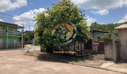 CASA DE MADEIRA EM TERRENO DE ESQUINA COM ÁREA DE 150,00m²