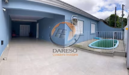 CASA C/ 4 DORMITÓRIOS, SENDO 1 SUÍTE C/ CLOSET. PISCINA E ESPAÇO GOURMET