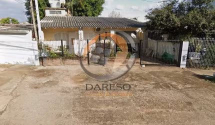 CASA DE ALVENARIA COM 3 DORMITÓRIOS EM LOCALIZAÇÃO PRRIVILEGIADA