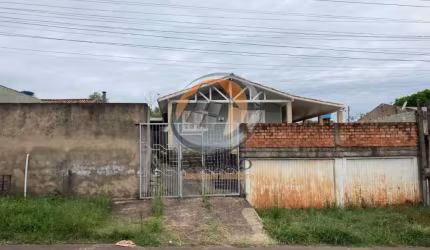 CASA DE MADEIRA COM 3 DORMITÓRIOS  E PISCINA PRÓXIMO À RS-118