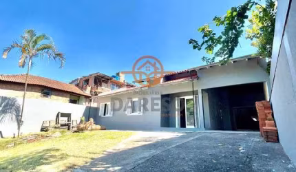 LINDA CASA DE ALVENARIA COM 3 DORM. SENDO 1 SUÍTE EM ÓTIMA LOCALIZAÇÃO