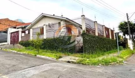 LINDA CASA SEMI-MOBILIADA COM SUÍTE E 2 DORM. NO LOT. PARQUE SEMINÁRIO