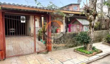 EXCELENTE CASA DE ALVENARIA COM 4 DORM. EM LOCALIZAÇÃO PRIVILEGIADA