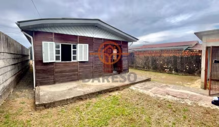 LINDA CASA MISTA C/ 2 DORM. AMPLOS PRÓXIMO DO SUPERMERCADO MENGER