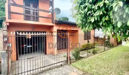 CASA DE ALVENARIA C/ 3 DORMITÓRIOS E PÁTIO AMPLO EM ÓTIMA LOCALIZAÇÃO