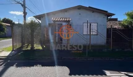 LINDA CASA DE ALVENARIA EM TERRENO DE ESQUINA EM ÓTIMA LOCALIZAÇÃO