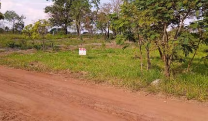 Terreno com 250 m. Aceita carro como parte de pagamento.