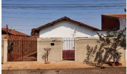 Casa para venda com 60 metros quadrados com 3 quartos. Jardim Pioneiros.
