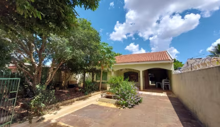 Casa Bairro Jock Clube. Próximo do Açaí e UFMS.
