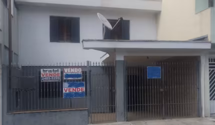 Sobrado grande a venda.