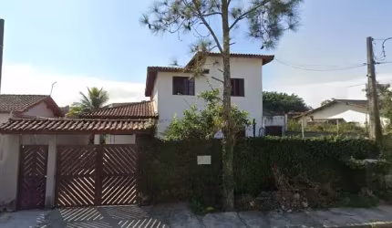Casa no litoral de São Paulo, com outras 3 kitnets no quintal para renda. à venda, 361 m² por R$ 1.450.000 - Balneário Califórnia - Caraguatatuba/SP