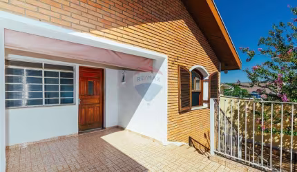 Casa - Jardim Pacaembu 2 dormitórios e Quintal