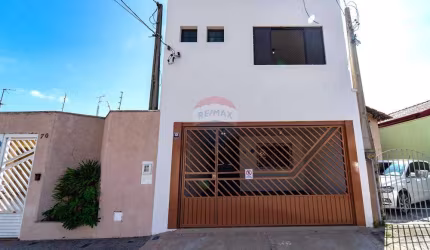 Casa à venda em Jundiaí, na Vila Rio Branco, próxima ao Maxi Shopping com 2 quartos e edícula.