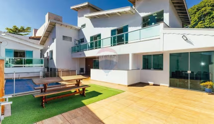 Casa a venda Jardim Pacaembu com 4 dormitórios 2 suítes e piscina