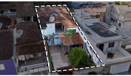 Casa a venda com 2 quartos(dormitórios), sendo 1 suite, rua sem saída, bairro calma, mas próximo ao centro comercial, entre outras facilidades