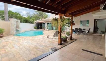 Lindo Sobrado no Bairro Catharina Zanaga com piscina e espaço gourmet
