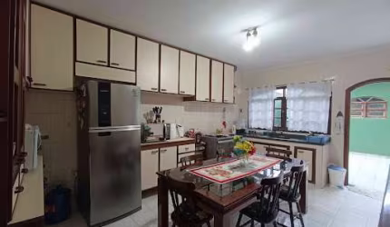 Sobrado com 3 dormitórios à venda, 270 m² por R$ 532.000,00 - Condomínio Maracanã - Santo André/SP