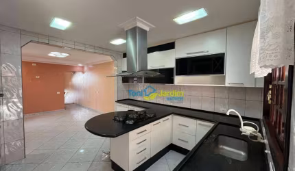 Sobrado com 4 dormitórios à venda, 232 m² por R$ 980.000,00 - Parque das Nações - Santo André/SP