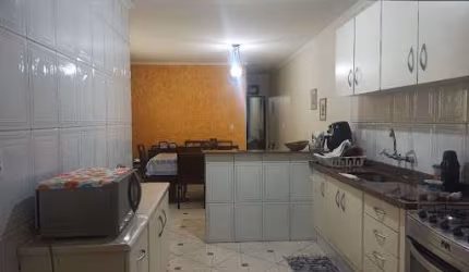 Sobrado com 3 dormitórios à venda, 199 m² por R$ 600.000,00 - Vila Humaitá - Santo André/SP