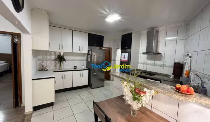 Casa com 3 dormitórios à venda, 216 m² por R$ 830.000,00 - Vila Lucinda - Santo André/SP