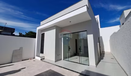 Casa Independente com Dois Dormitórios, sendo uma suíte na Vila do Peró - Cabo Frio