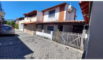 Casa de condomínio com 03 quartos . Ville Blanch. Cabo Frio