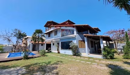 Magnífica Casa com Área de Lazer Completa no Condomínio dos Pássaros