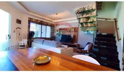 Casa Triplex à venda com 3 quartos (1 suíte) no bairro Ogiva em Cabo Frio-RJ