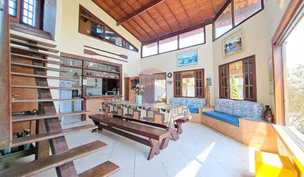 Casa à venda com cinco dormitórios e Área de Lazer Completa no Condomínio dos Pássaros - Cabo Frio