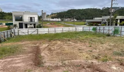 Terreno em condomínio fechado com 731,09 m2 em Camboriú