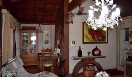 Sobrado com Sala Comercial no Bairro Cordeiros - Itajaí