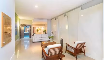 Apartamento vista mar com 2 dormitórios sendo 1 suíte e 2 vagas de garagem em Balneário Camboriú
