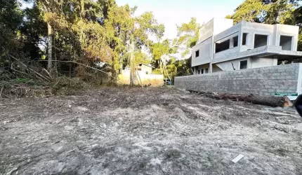 Terreno limpo na Maravilhosa Praia de Mariscal - Bombinhas