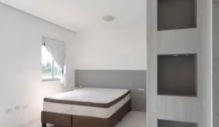 Apartamento com 1 dormitório amplo, sacada, mobiliado em condomínio completo no Areias em Camboriú