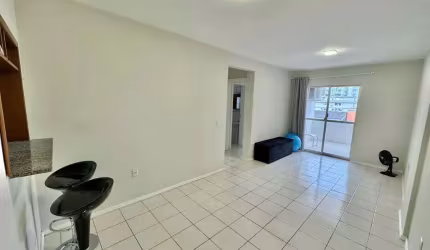 Apartamento com 2 dormitórios sendo 1 suíte e 1 vaga privativa nas Nações em Balneário Camboriú
