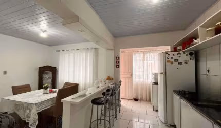 Casa com 100m de área construída mais 4 kitnets no Jardim Iate Club- Balneario Camboriú