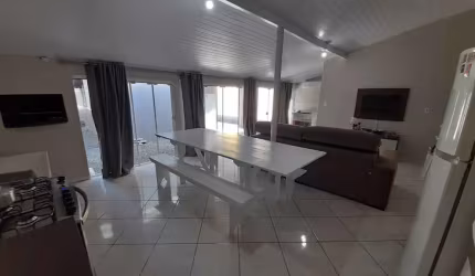 Casa mobiliada com 3 dormitórios e 1 vaga de garagem no Bairro Meia Praia em Navegantes