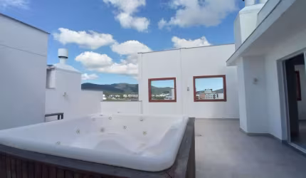 Cobertura à Venda com 3 Dormitórios  (1 suíte), 156 m² - Agronômica - Florianópolis/SC
