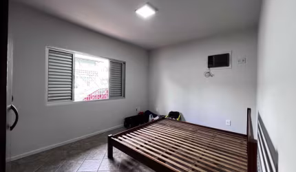 Casa semi mobiliada com 4 dormitórios sendo 1 suíte e 4 vagas no Bairro Nações - Balneário Camboriú