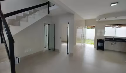 Casa individual com 3 dormitórios sendo 2 suítes a 5 min da praia em Porto Seguro, Bahia.