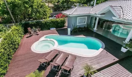 Belíssima Casa Mobiliada com 4 dormitórios e 4 vagas, nos Ingleses em Floripa!!!