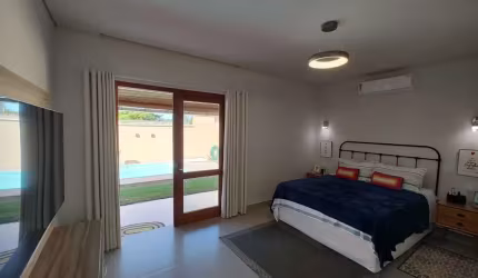 Casa em condomínio com 3 dormitórios sendo 2 suítes a 7 min da praia e Porto Seguro, Bahia.