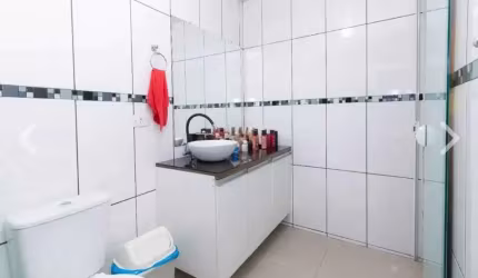 Casa com 3 dormitórios sendo 1 suíte e 3 vagas de garagem no Bairro Tatuquara em Curitiba