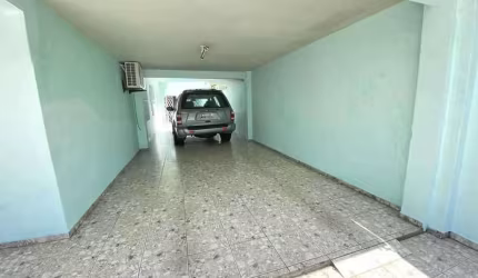 Casa com 4 dormitórios sendo 1 suíte e 5 vagas de garagem com piscina privativa - Balneário Camboriú